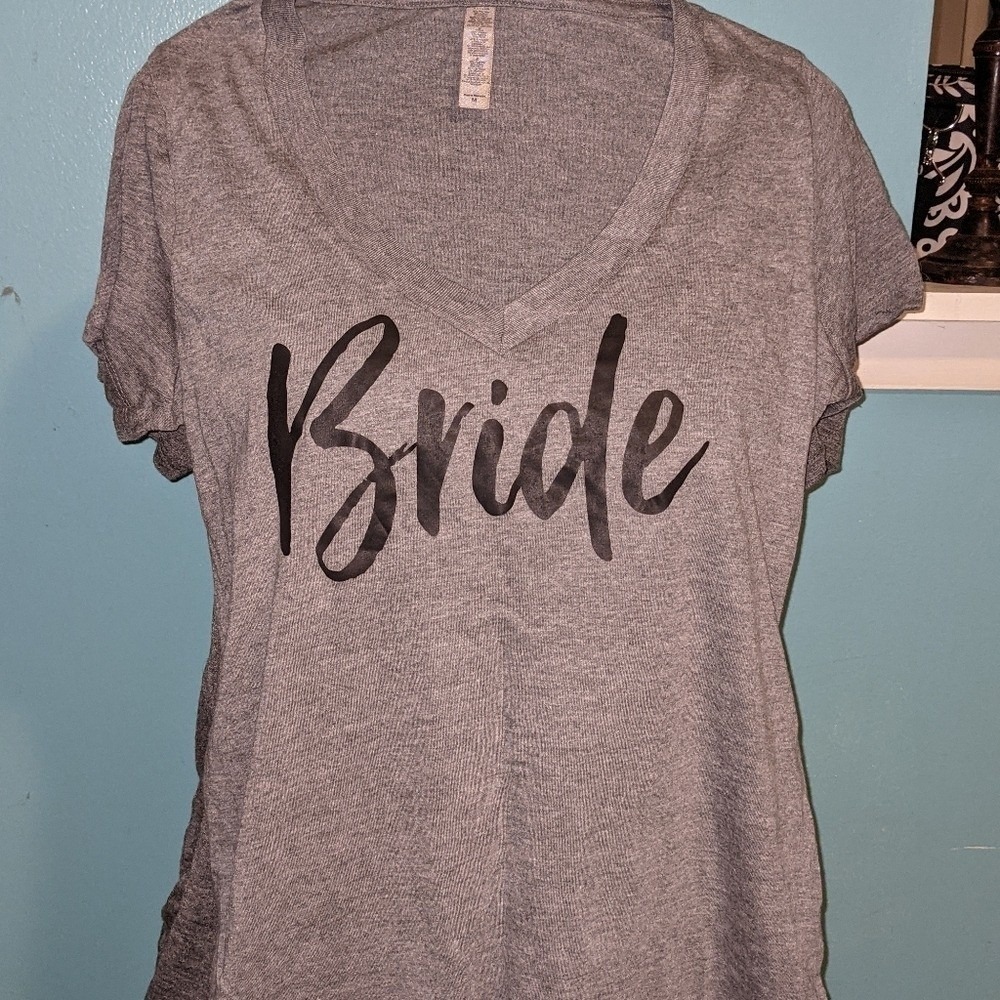 Bride T-Shirt V-Neck Gray Bridal Shower Bachelorette Party Tee Medium‎ NWOT